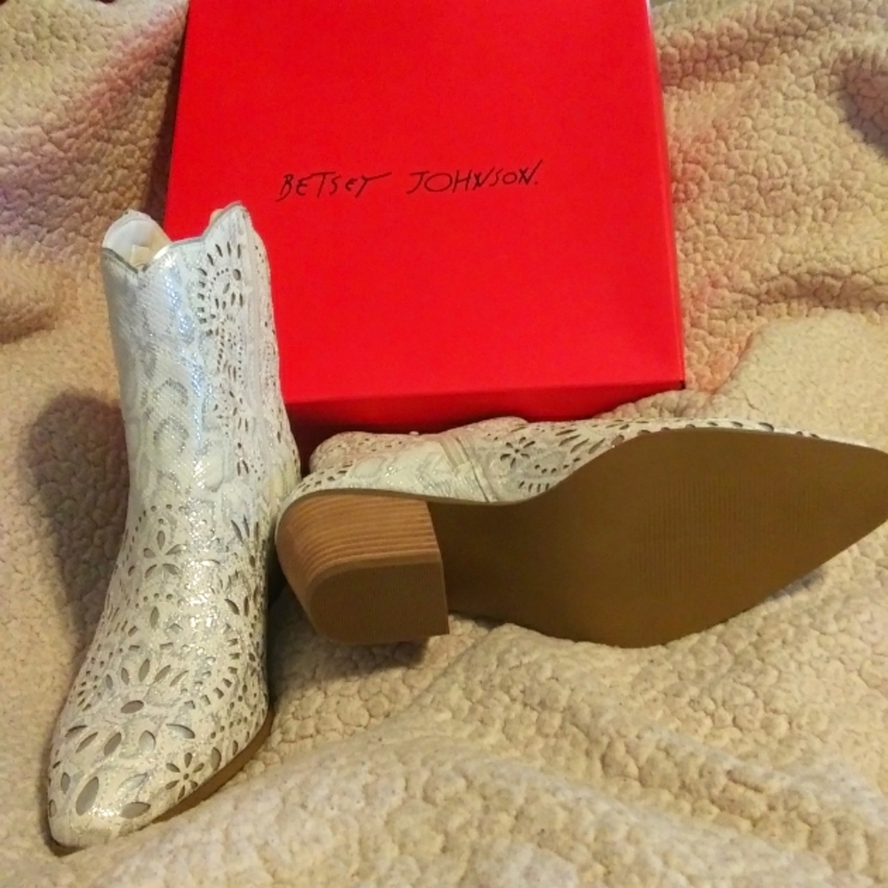 NEW Betsey Johnson booties NEW
